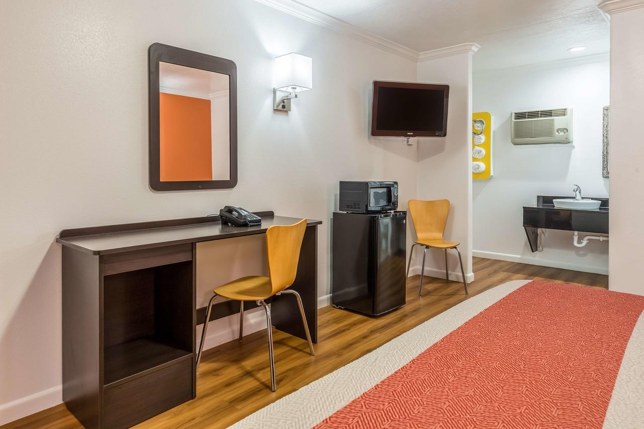 Hotel 6 Tremonton, Utah 2*