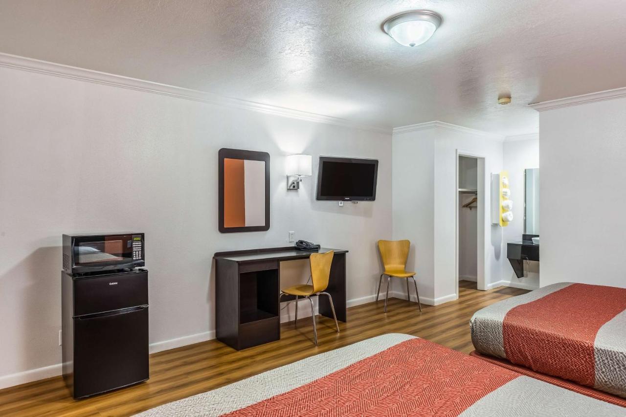 Hotel 6 Tremonton, Utah 2*